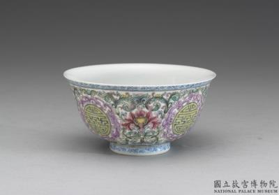 图片[2]-Teacup in falangcai enamels with decoration of Indian lotuses and the character shou, Qing dynasty, Qianlong reign (1736-1795)-China Archive